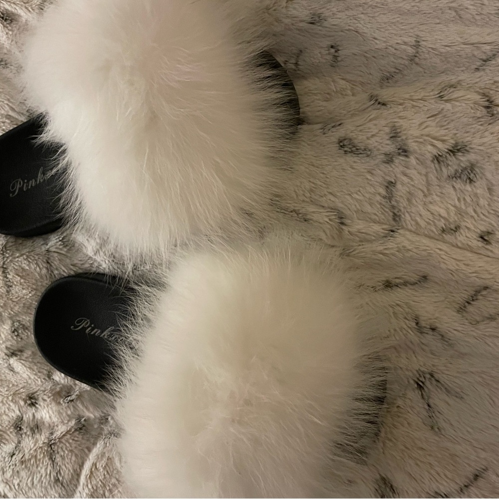 Slides w/white fur